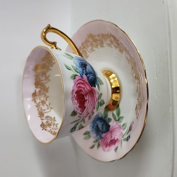 Windsor Teacup & Saucer With Pink And Blue Roses, rare find - Picture 2 of 7